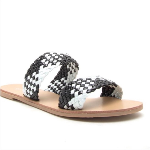 Cute black and white patent sandals - Picture 3 of 3